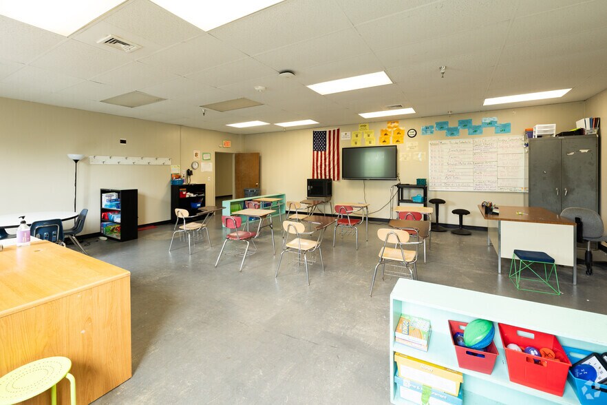 More Photos Of 447 Hamilton St, Toledo Light Distribution For Sale