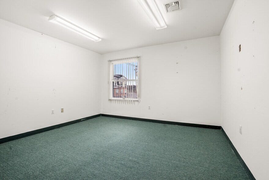 More Photos Of 234 Main St, Lincoln Park Storefront Retail Office For Lease