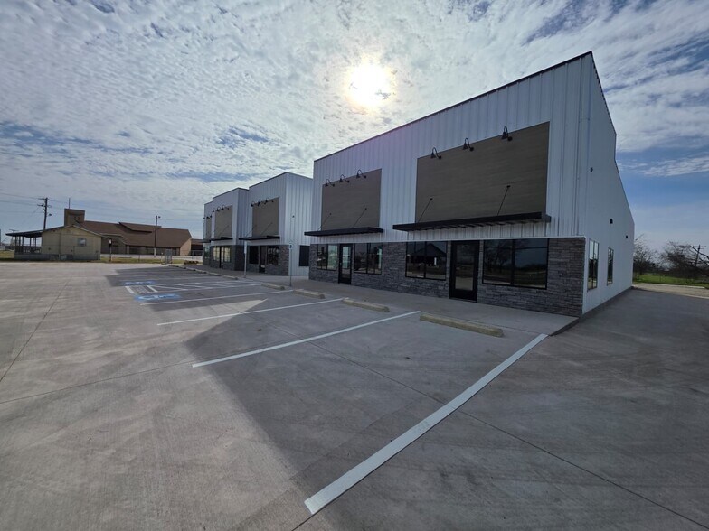 More Photos Of 1205 Quinlan Pkwy, Quinlan Storefront For Lease