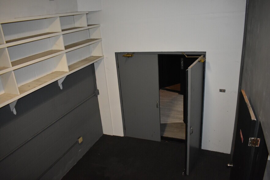 More Photos Of 1655 S Compton Ave, Los Angeles Manufacturing For Sale