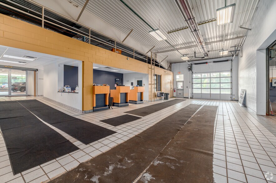 More Photos Of 940 Babbitt Rd, Euclid Auto Dealership For Sale