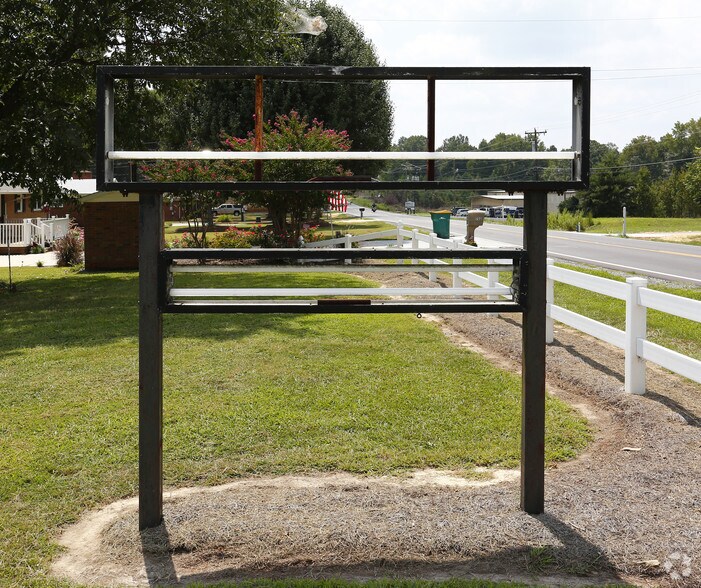 More Photos Of 704 N Central Ave, Locust Warehouse For Lease