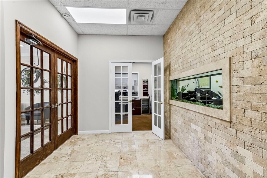More Photos Of 101 E Darby Rd, Havertown Office For Sale