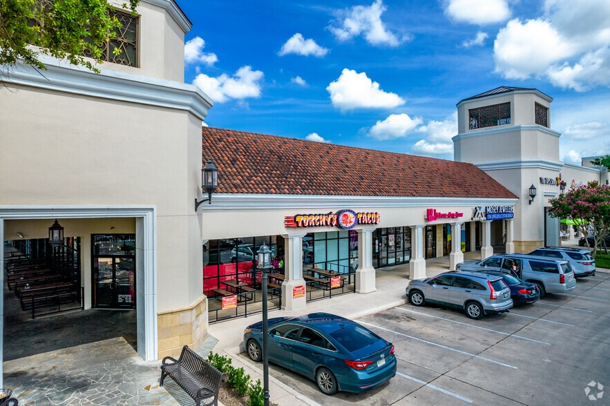 More Photos Of 999 E Basse Rd, San Antonio Unknown For Lease