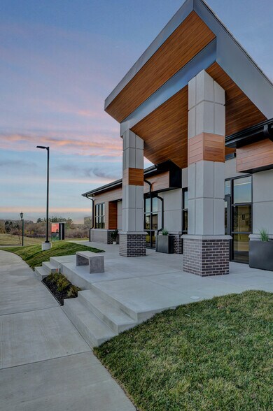 More Photos Of 8420 Amber Hill Rd, Lincoln Medical For Lease