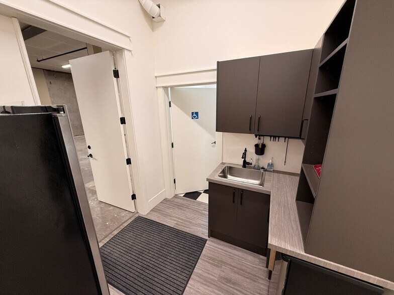 More Photos Of 6039 196 St, Surrey Showroom For Sale