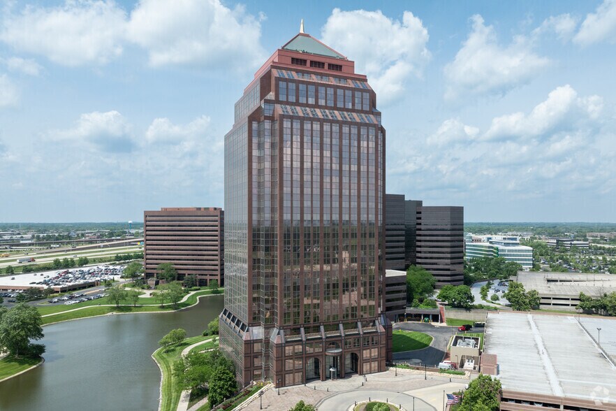 More Photos Of 2 Pierce Pl, Itasca Office For Sale