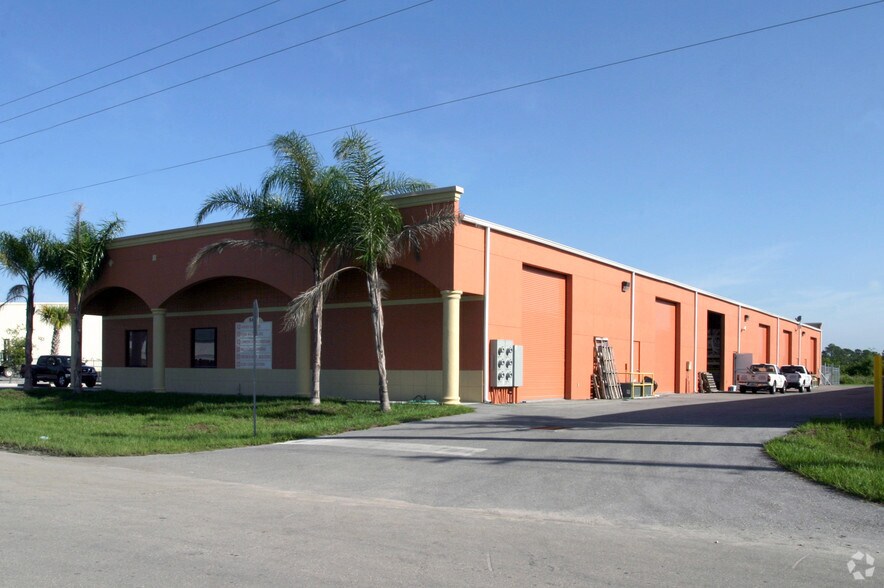 Primary Photo Of 5485 Lee St, Lehigh Acres Warehouse For Lease