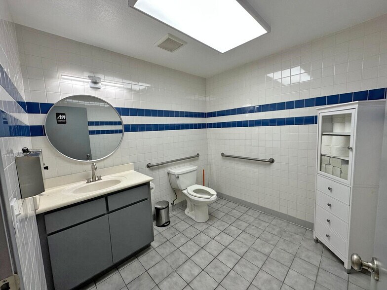 More Photos Of 343-345 W 9th St, Santa Rosa Warehouse For Sale