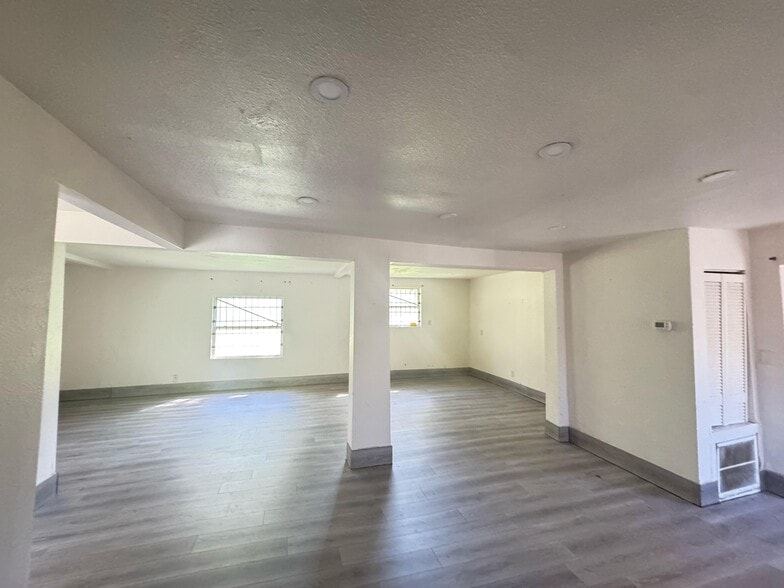 More Photos Of 809 E Alsobrook St, Plant City Flex For Sale