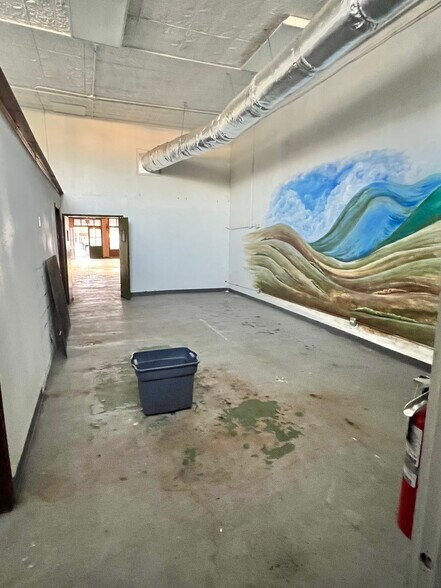 More Photos Of 317 S Main St, Lindsay General Retail For Sale