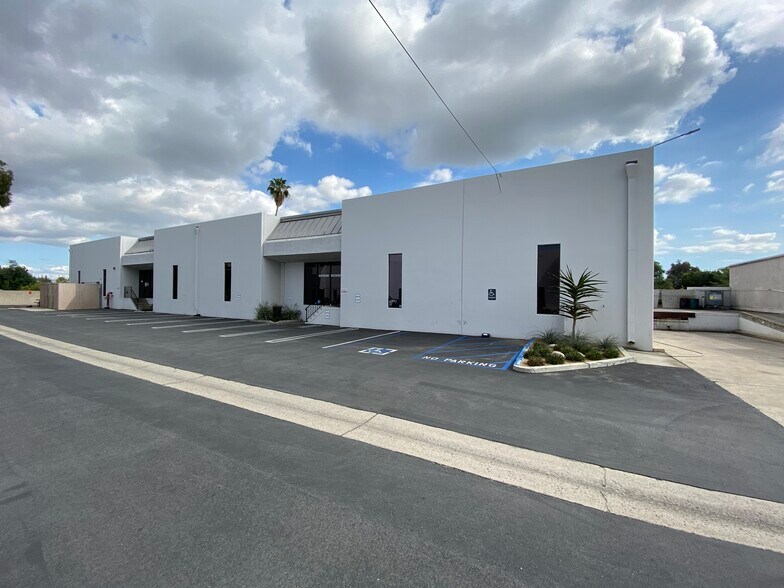 More Photos Of 312 Oak Pl, Brea Warehouse For Lease