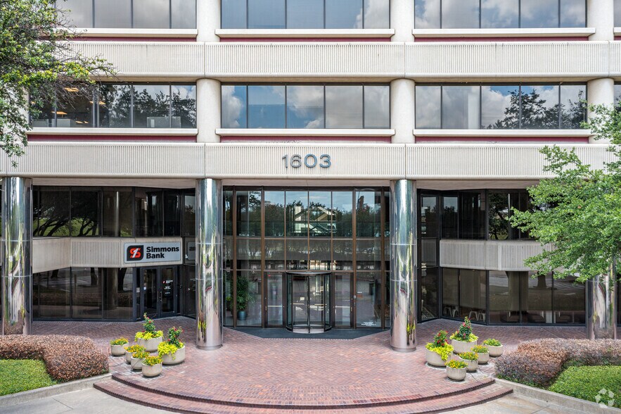 More Photos Of 1603 Lyndon B Johnson Fwy, Dallas Office For Lease