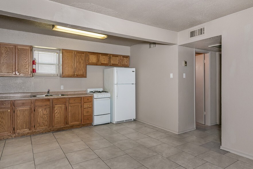 More Photos Of 1031 N Sumner St, Pampa Apartments For Sale