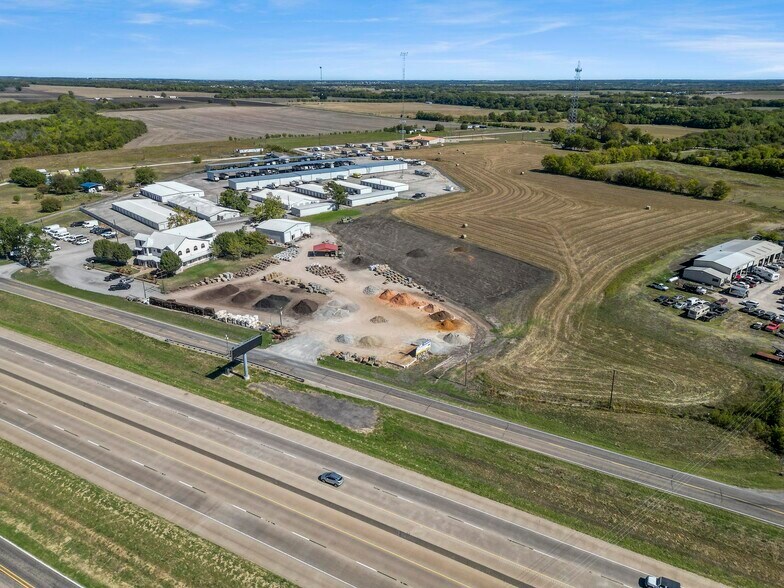More Photos Of 15048 US Highway 75, Van Alstyne Specialty For Lease