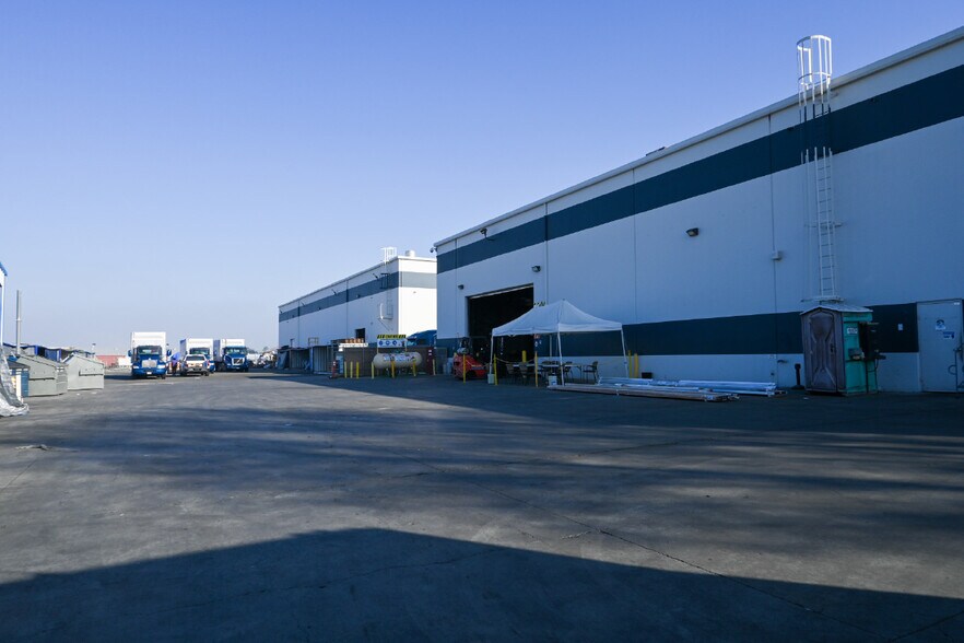 More Photos Of 1360 E North Ave, Fresno Service For Sale