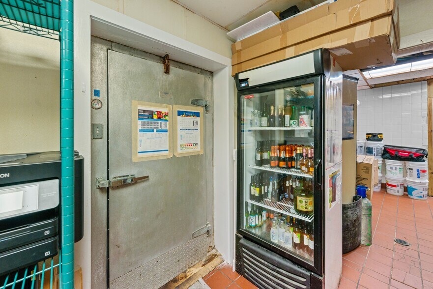 More Photos Of 816 Duval St, Key West Restaurant For Sale