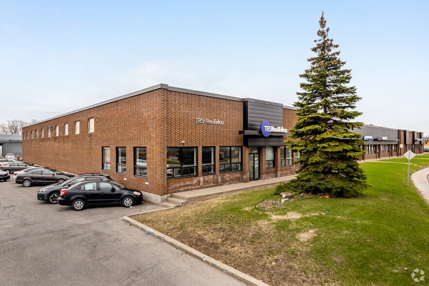 More Photos Of 90A-90F Boul Brunswick, Dollard-des-Ormeaux Warehouse For Lease