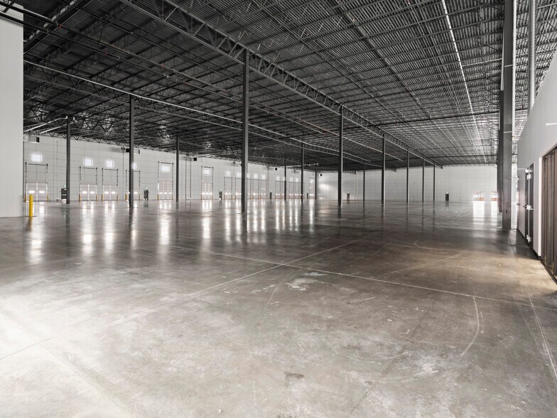 More Photos Of 565 Parkland Drive, Sandy Warehouse For Sale