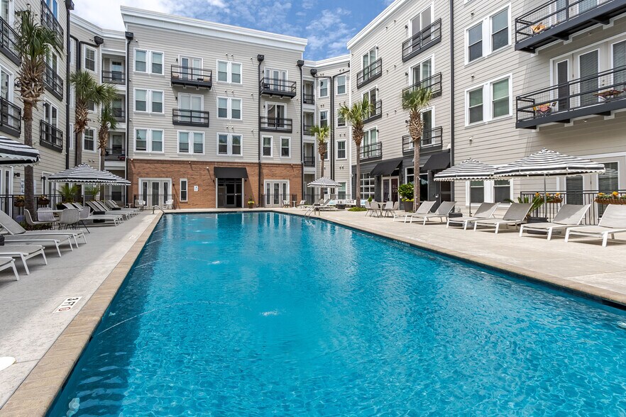 More Photos Of 725-735 Coleman Blvd, Mount Pleasant Apartments For Lease