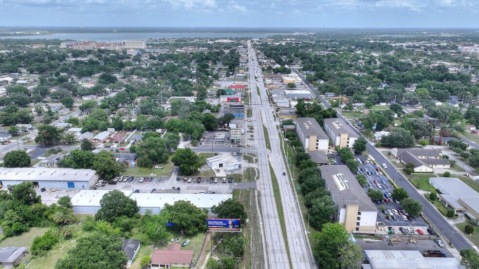 More Photos Of 905 W Memorial Blvd, Lakeland Auto Repair For Sale