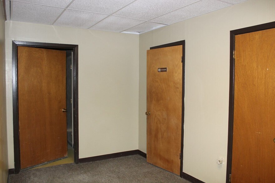 More Photos Of 407 N Nelson St, Fort Stockton Research And Development For Sale