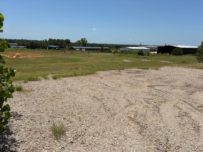 More Photos Of 11671 Maui Ln, Edmond Industrial For Lease