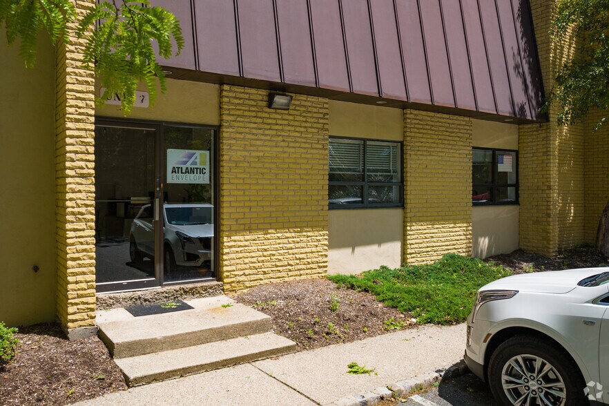 More Photos Of 16 Passaic Ave, Fairfield Warehouse For Lease