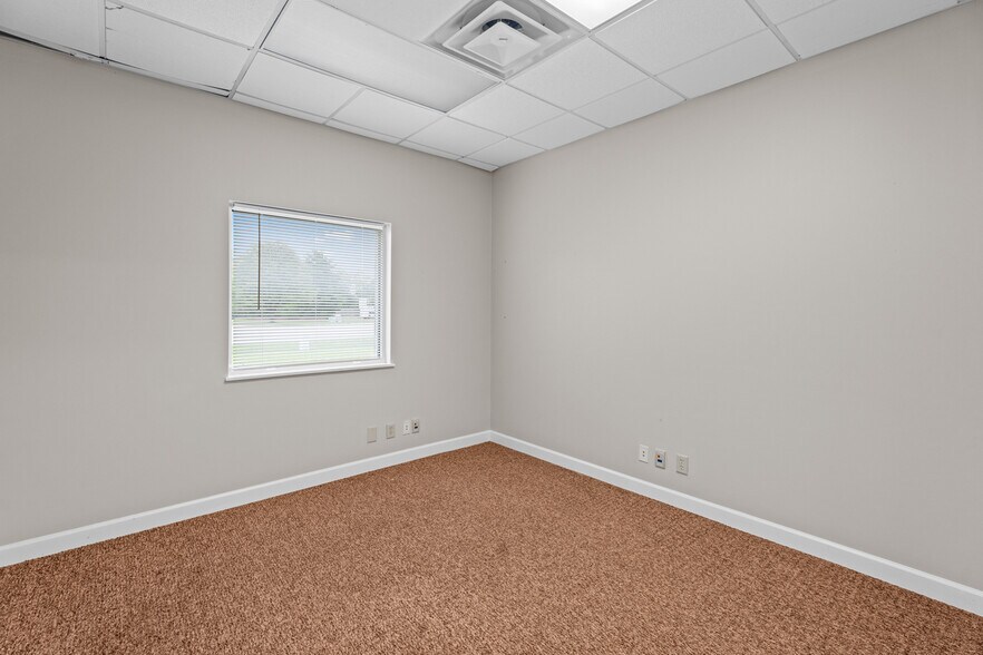 More Photos Of 3865 Symmes Rd, Hamilton Warehouse For Lease