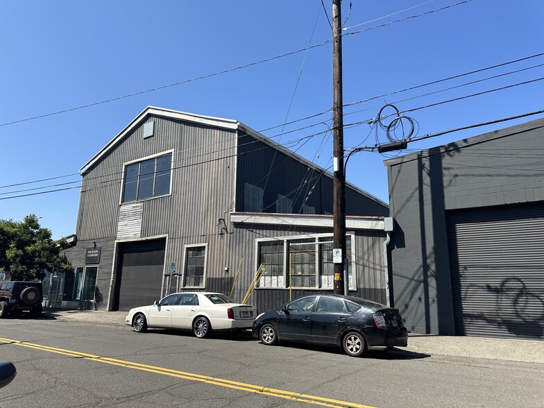 More Photos Of 721-723 N Tillamook St, Portland Showroom For Lease