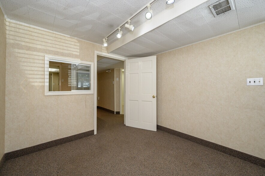 More Photos Of 373 Ford Ave, Fords Medical For Sale