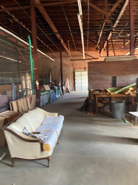 More Photos Of 610 N Washington St, Albany Flex For Sale