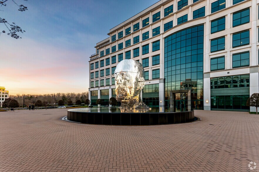 More Photos Of 3701 Arco Corporate Dr, Charlotte Office Residential For Lease