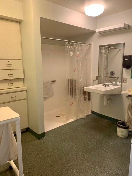 More Photos Of 500 6th Ave, Mendota Skilled Nursing Facility For Lease