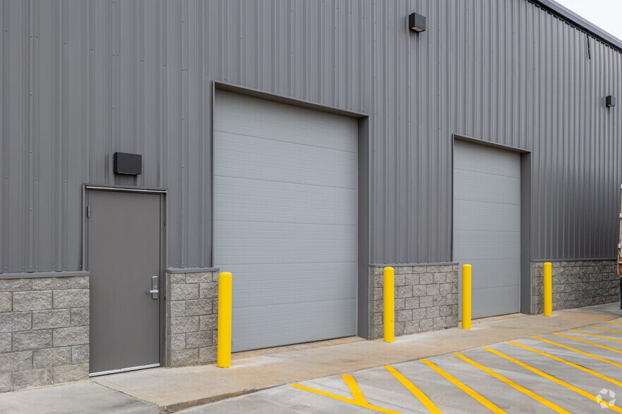 More Photos Of 1707 W Industrial Dr, Rogers Manufacturing For Lease