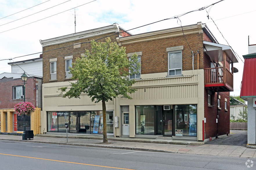 Primary Photo Of 319-327 Montreal Rd, Cornwall Storefront Retail Residential For Sale