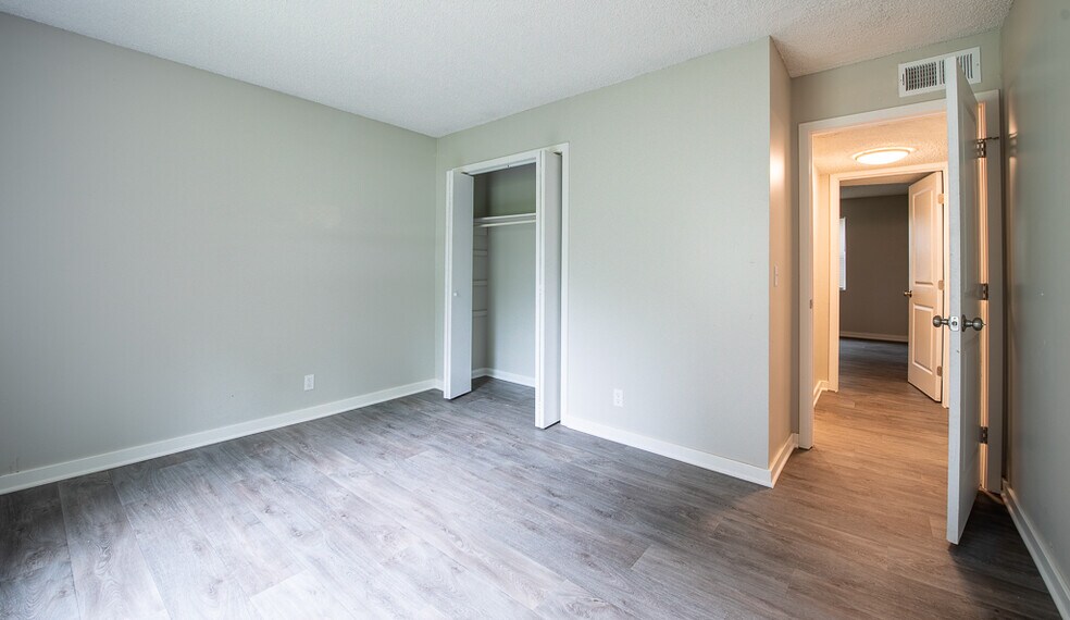 More Photos Of 126 Walton Ferry Rd, Hendersonville Apartments For Sale
