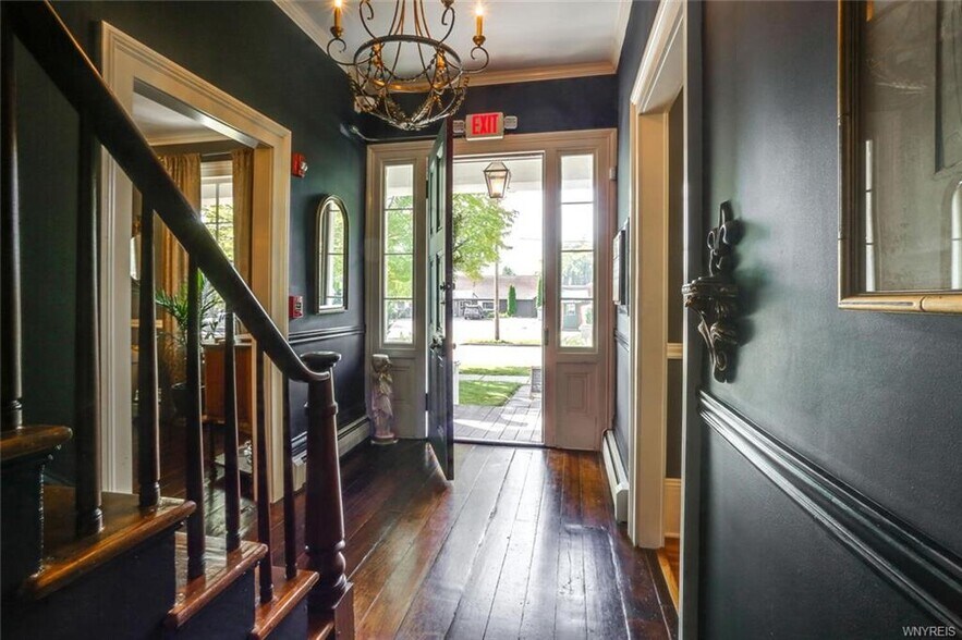 More Photos Of 644 Oakwood Ave, East Aurora Restaurant For Sale