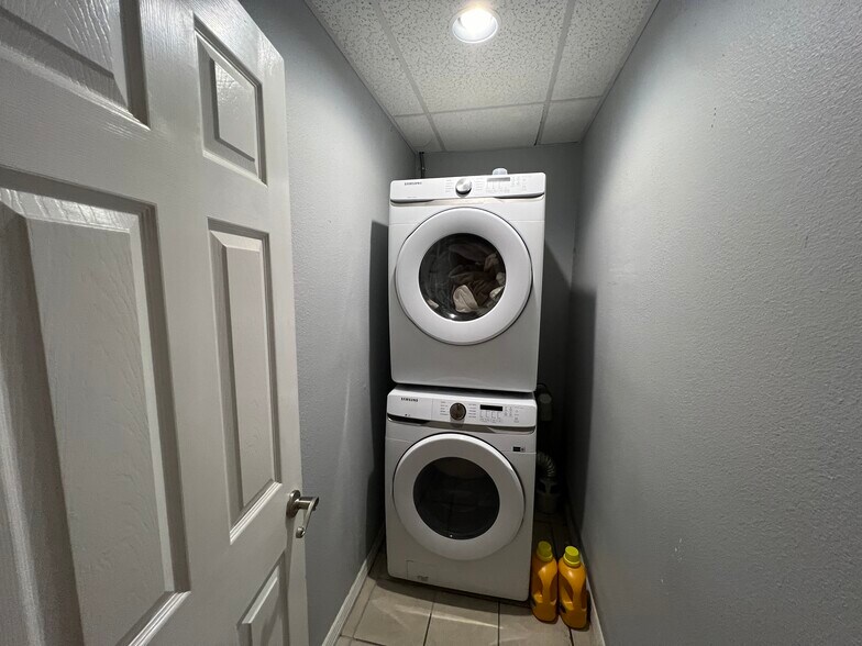 More Photos Of 2108 W Kennedy Blvd, Tampa Freestanding For Sale