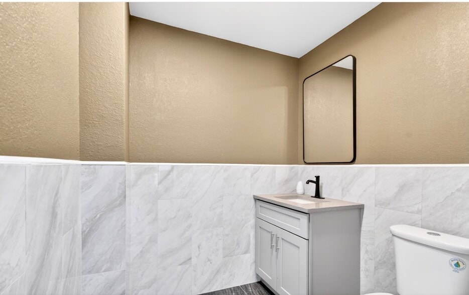 More Photos Of 236 Pondella Rd, North Fort Myers Auto Repair For Sale