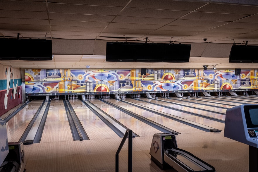 More Photos Of 3490 12 Mile Rd, Berkley Bowling Alley For Sale