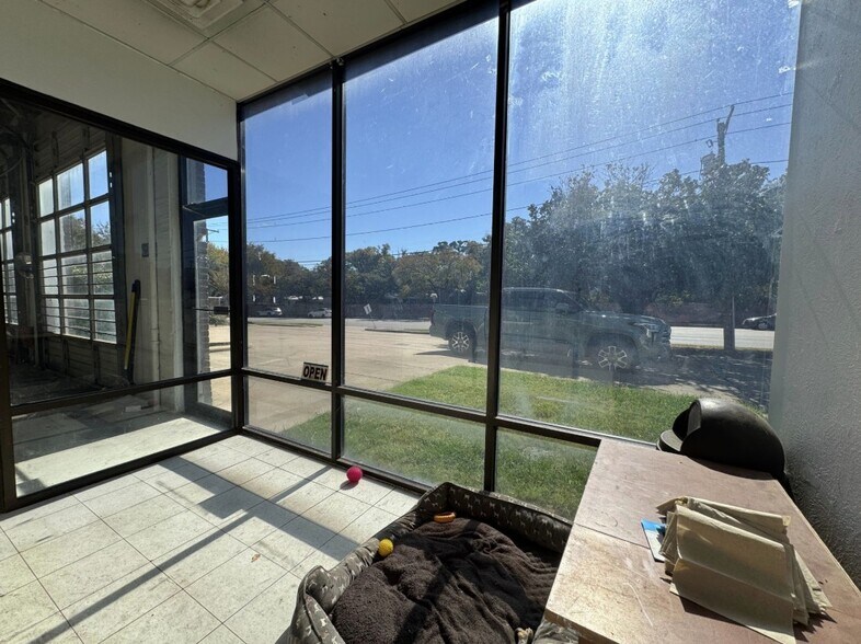 More Photos Of 2105 Brown Blvd, Arlington Auto Repair For Sale