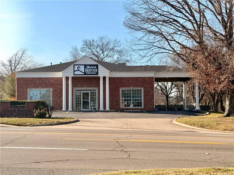 Primary Photo Of 718 S Arkansas Ave, Russellville Specialty For Sale