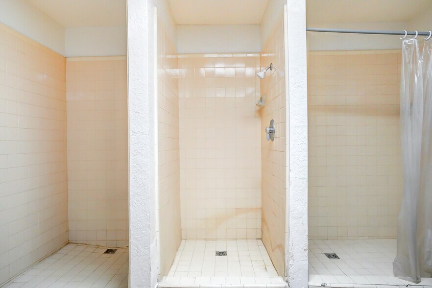 More Photos Of 950 S Central Ave, Compton Schools For Sale