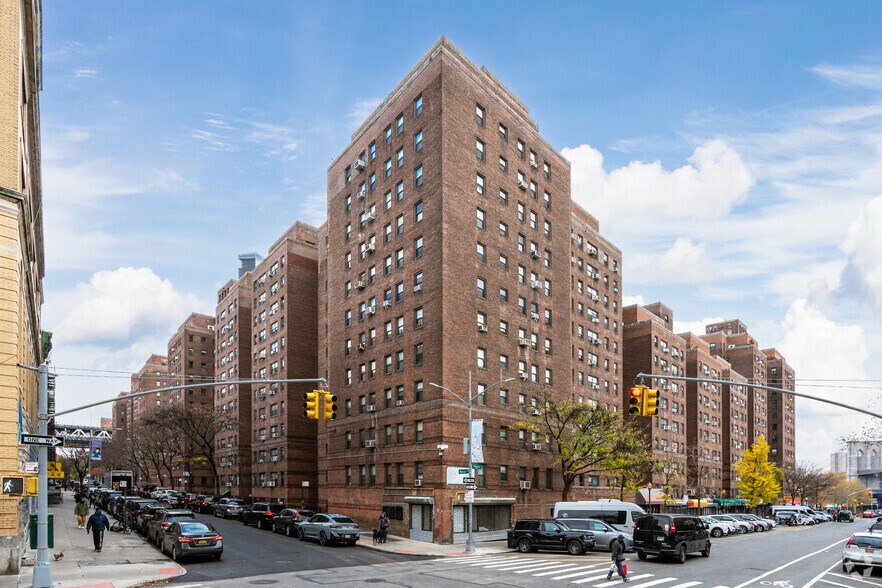 Primary Photo Of 2 Monroe St, New York Apartments For Lease