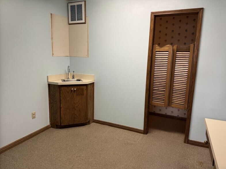 More Photos Of 2124 N 25th St, Waco Medical For Sale