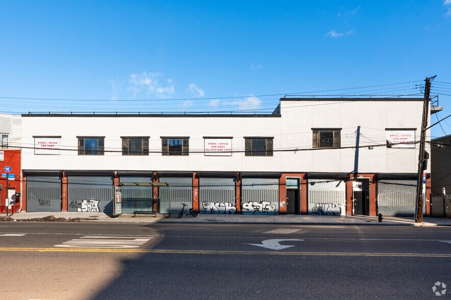 More Photos Of 2415 E Tremont Ave, Bronx Flex For Lease
