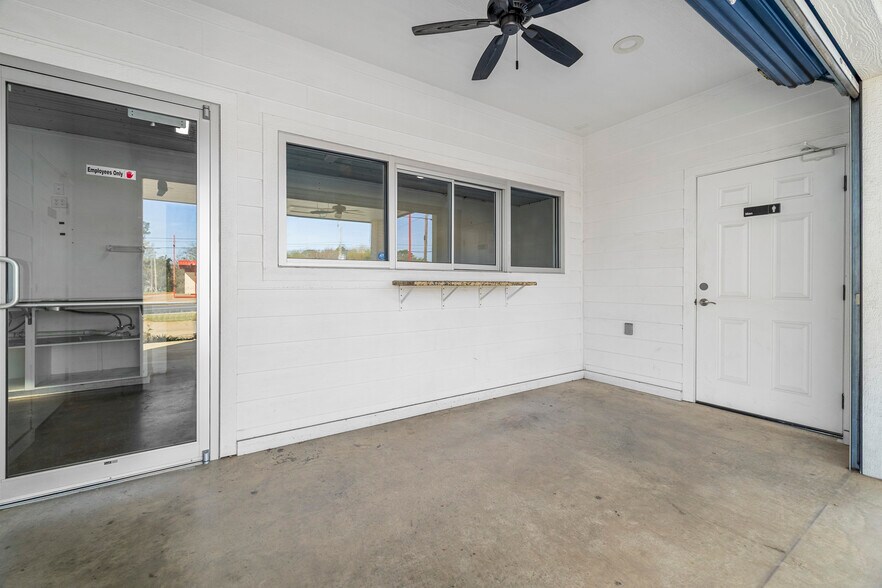 More Photos Of 207 N Henderson Blvd, Kilgore Storefront For Lease