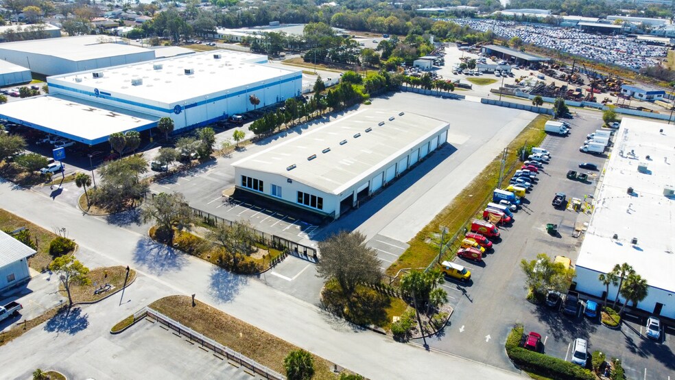 More Photos Of 8810 Enterprise Blvd, Largo Warehouse For Lease