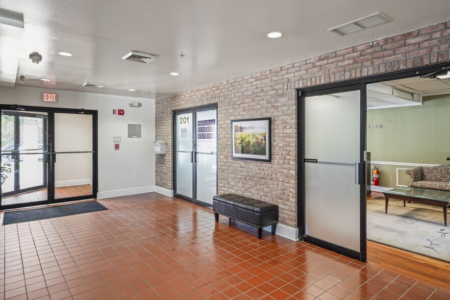 More Photos Of 602 S King St, Leesburg Medical For Lease